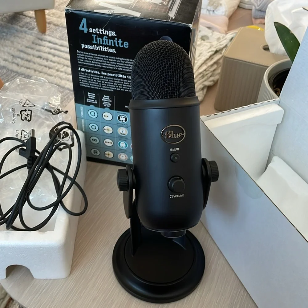 Yeti blackout professional microphone